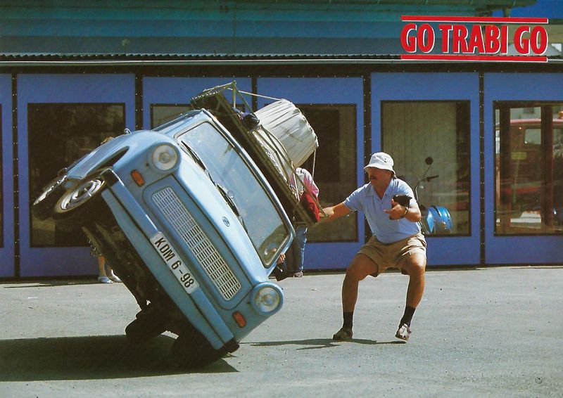 Das Freilandmuseum Lehde zeigt den Kultfilm "Go Trabi Go" im Freiluftkino unterm Sternenhimmel
