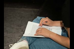 Spielerische Kinderführungen am 3. Oktober: Das Landestheater Schwaben macht seine „Türen auf mit der Maus“