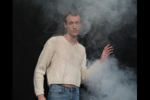 „Der Passfälscher“: Landestheater-Schauspieler Joscha Schönhaus liest aus den Memoiren seines jüdischen Großvaters