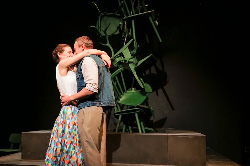 Julia Schmalbrock und Michael Naroditski in »Rufmord« am Landestheater Schwaben