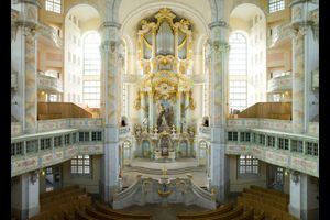 Kirchenführung und Orgelklang