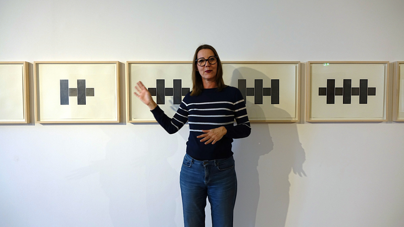 Passend zur aktuellen Ausstellung hält Claudia Rastzar einen Vortrag zu abstrakter Kunst auf Schloss Agathenburg. Foto: Tina Röpcke