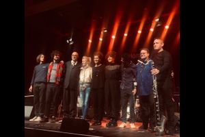 Gina Schwarz & Mutliphonics 8 