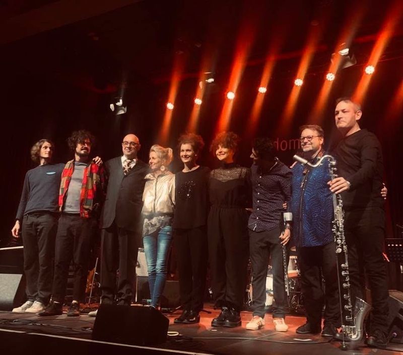 Gina Schwarz & Multiphonics 8 