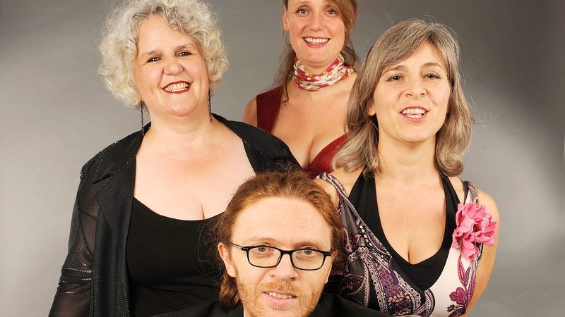 Drei Damen und ein Gentleman