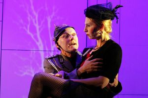 MUTTER COURAGE UND IHRE KINDER