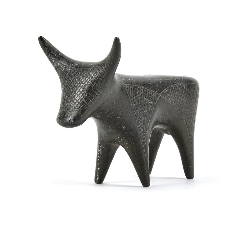 Stehende Kuh, 1938 | Zink, 8,7 x 12,7 x 5,9 cm | Museum Kurhaus Kleve – Ewald Mataré Sammlung, Kleve | Schenkung Guido de Werd 2021 aus dem Nachlass Sonja Mataré. Foto: Annegret Gossens, Kleve © VG Bild-Kunst, Bonn 2026