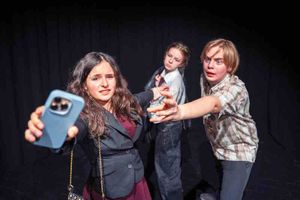 BühnenBande im T-Werk zeigt: "ÜBER LEBEN" (12+)