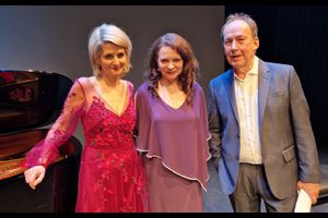 Ulrich Noethen und das Klavierduo Anna & Ines Walachowski