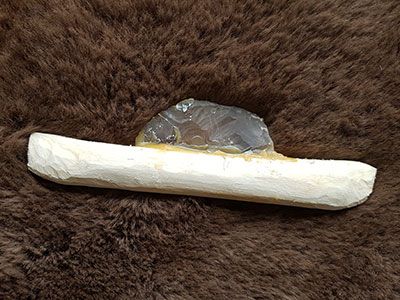 Herstellung eines Ulu-Messers aus Feuerstein - Archäologisches Museum